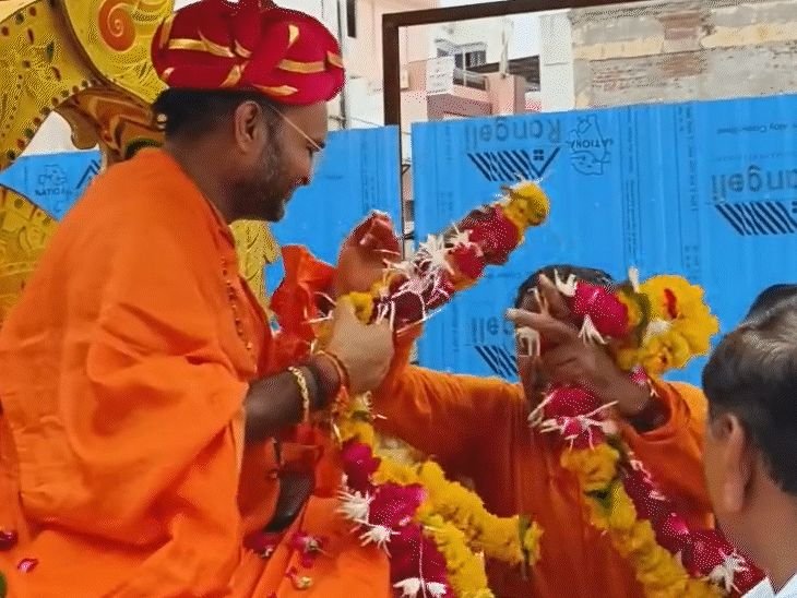 महामंडलेश्वर उत्तम स्वामी यांच्यावर बलात्काराचे आरोप:राजस्थानमधील तरुणीने दिल्ली पोलिसांना ई-मेल केला; लिहिले की- समझोत्यासाठी धमक्या मिळत आहेत