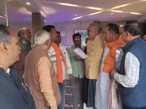 'भारतात राहणारे सर्व लोक प्रभू श्रीरामाचे वंशज':गिरिराज सिंह म्हणाले- ममता बॅनर्जी निवडणूक आयोगाला त्रास देत आहेत