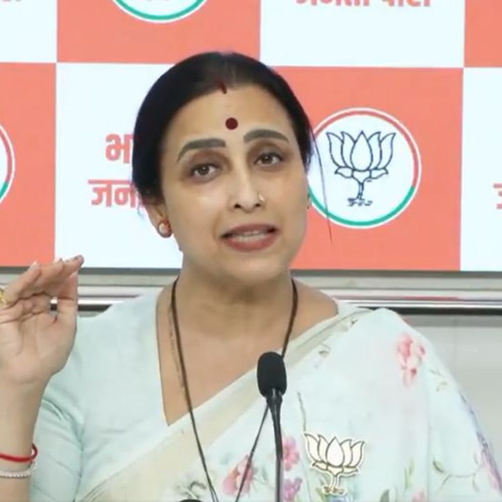 मुख्यमंत्री देवेंद्र फडणवीस यांनी 'माझे समकक्ष' म्हटलेय:डीबेटच्या आव्हानावरून चित्रा वाघ यांचे सुप्रिया सुळेंना प्रत्युत्तर, नेमके काय म्हणाल्या?