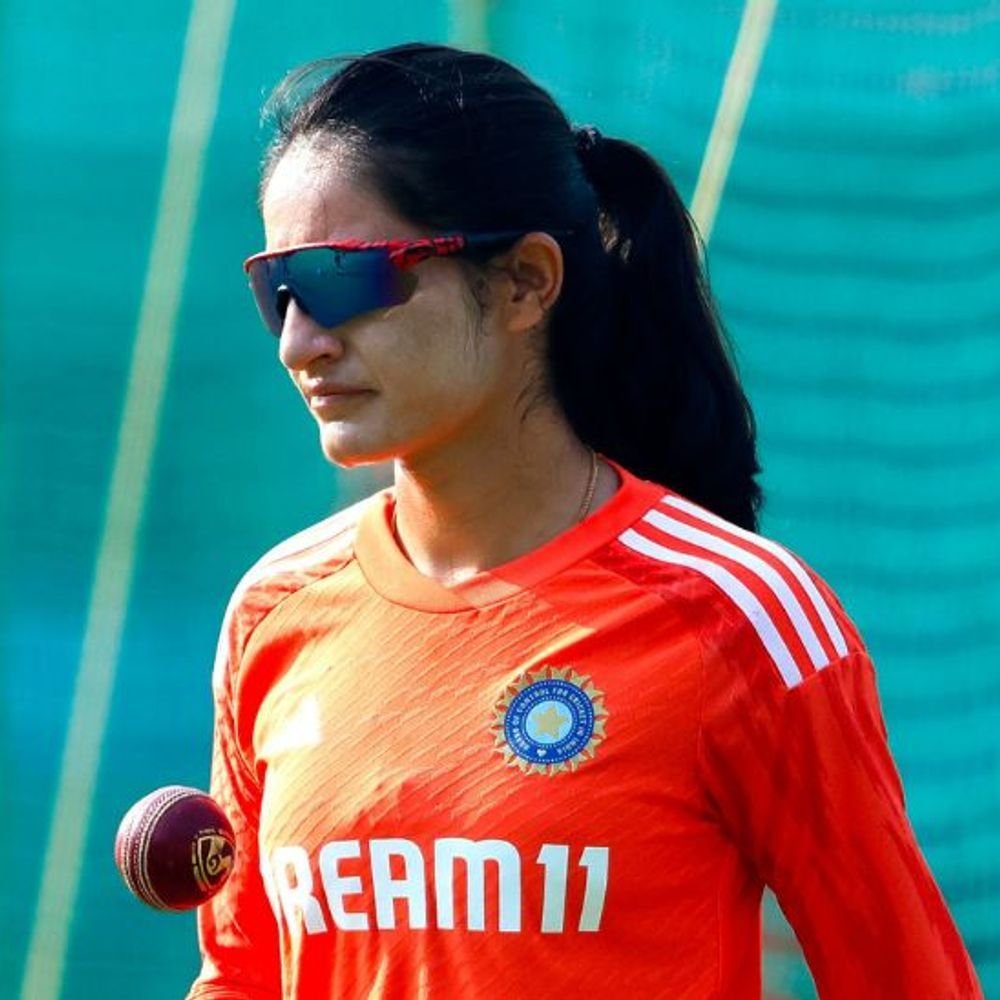 रेणुका सिंह ऑस्ट्रेलियाविरुद्ध कसोटीतून बाहेर:वर्कलोड व्यवस्थापनामुळे विश्रांती दिली, काशवी गौतमला संधी; 6 मार्चपासून पर्थमध्ये सामना