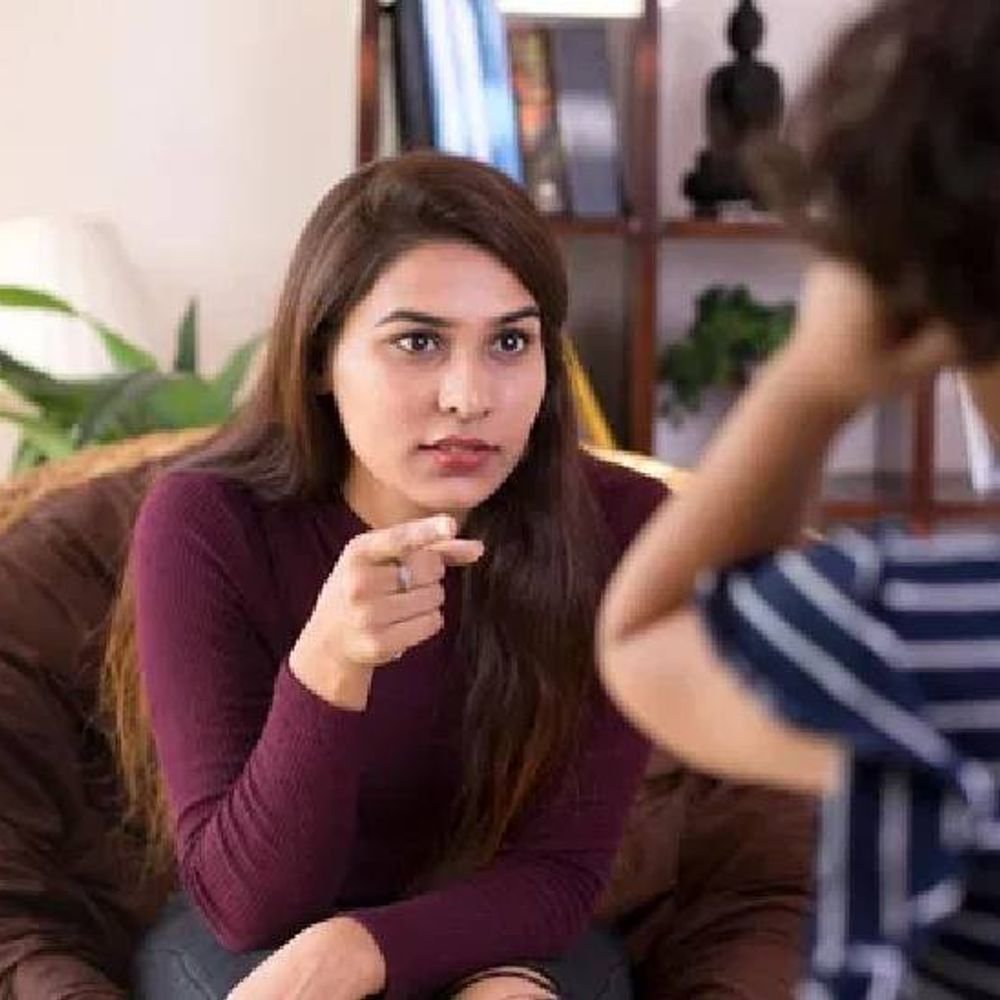 एकेकाळी मुले कुटुंबाची जबाबदारी होती, आता फक्त पालकांचे नियंत्रण:शिक्षणाला मुलांच्या यशाचा आधार मानणारी कुटुंबे वेगाने कमी झाली