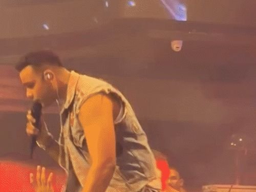 कॉन्सर्ट वादावर गायक अर्पित बालाने सोडले मौन:बाटली लागल्यावर प्रेक्षकांवर थुंकले, म्हणाला- मला चिथावले गेले, हा सुरक्षेचा प्रश्न