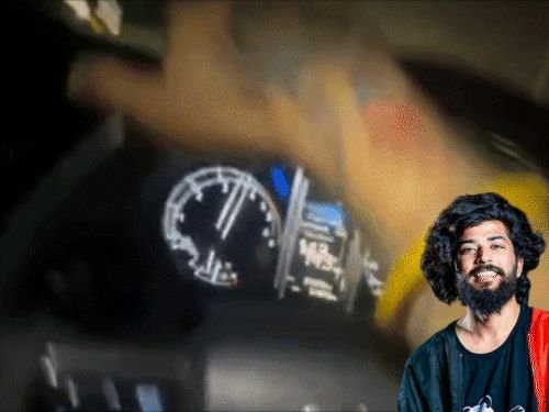 यूट्यूबर अनुराग डोभालला वडिलांनी संपत्तीतून बेदखल केले:लाइव्ह आत्महत्येचा प्रयत्न केला होता; कुटुंबावर मानसिक छळाचा आरोप केला