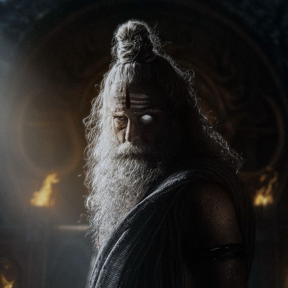 अक्षय खन्नाचे साउथ फिल्म इंडस्ट्रीत पदार्पण:धुरंधर 2 नंतर 'महाकाली' चित्रपटात दिसणार; शुक्राचार्याच्या भूमिकेत फोटो व्हायरल