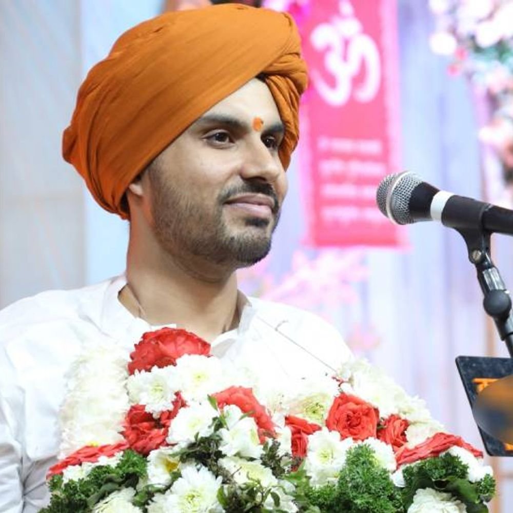 भोंदूंच्या मागे लागण्यापेक्षा पवित्र ग्रंथांचे वाचन चांगले:तुषार भोसले यांची रुपाली चाकणकरांवर टीका; आधी आत्मपरीक्षण करण्याचा सल्ला