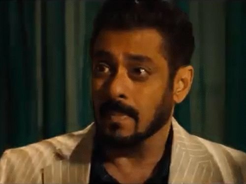 सलमान खान व संजय दत्त पुन्हा एकत्र दिसणार:दोघांचा चित्रपट '7 डॉग्स' 21 ऑगस्ट रोजी भारतात प्रदर्शित होणार; रियाधमध्ये चित्रीकरण झाले आहे