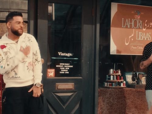 पंजाबी गायक करण औजलाला बंगळुरू शोपूर्वी नोटीस:सहा गाणी स्टेजवर गाऊ शकणार नाही, चंदीगडच्या प्राध्यापकांच्या तक्रारीवरून कारवाई