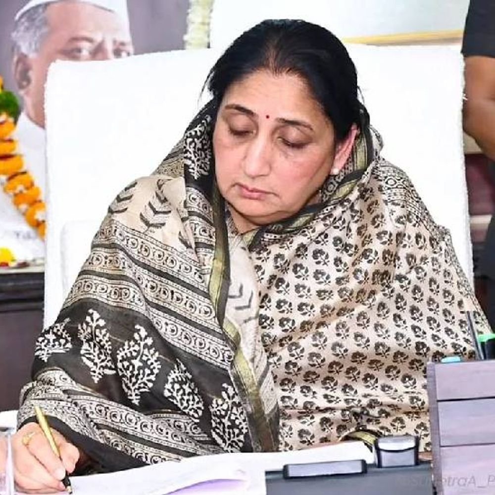 सुनेत्रा पवारांविरोधात काँग्रेसचे पदाधिकारी मैदानात:बारामतीत उमेदवारीवरून संघर्ष; महाविकास आघाडीत एकमताचा अभाव