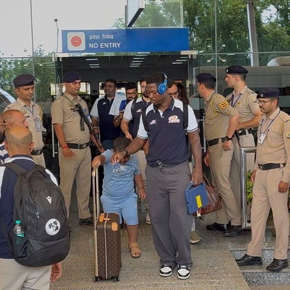 धर्मशाळेत पोहोचली मुंबई इंडियन्सची टीम:प्रशंसकांना न भेटताच रोहित शर्मा निघाला, तिलक वर्माने ऑटोग्राफ दिले, उद्या पंजाब किंग्जशी सामना