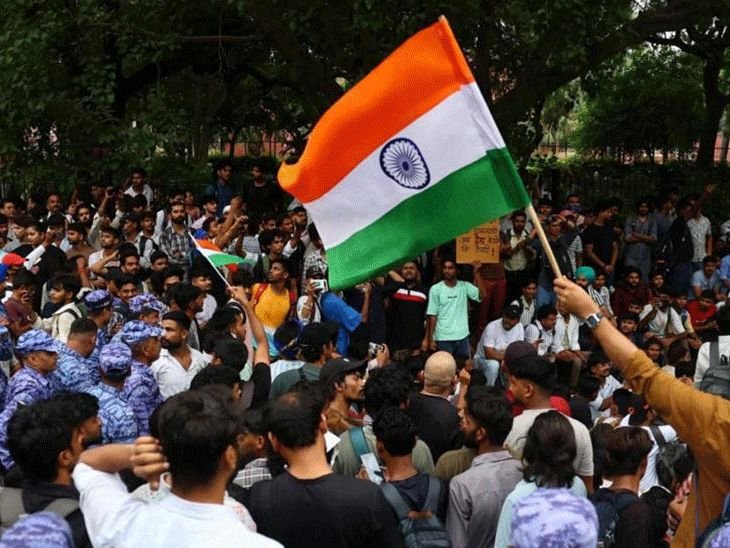 सलमान खानने लीक पेपरने दिली होती परीक्षा:अभिनेता म्हणाला- माझ्यासाठी लीक पेपर येत असे; विद्यार्थ्यांच्या आंदोलनादरम्यान जुना व्हिडिओ व्हायरल