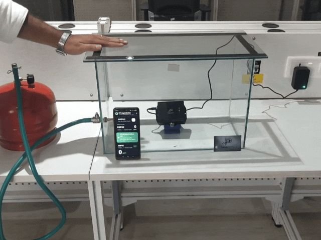 किचनमध्ये गॅस गळती होताच मोबाइलवर अलर्ट:सप्लाय बंद न केल्यास आपोआप होईल बंद, जोधपूरच्या 2 तरुणांनी बनवले उपकरण