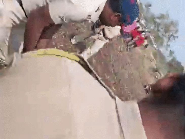 परभणीत शक्तीपीठ महामार्गाला प्रचंड विरोध:'गोळ्या घाला अन् जमीन मोजा' म्हणत शेतकरी रस्त्यावर; 365 लोकांच्या गावात 600 पोलिस