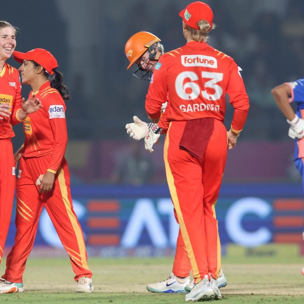 WPL च्या एलिमिनेटरमध्ये पोहोचली गुजरात जायंट्स:मुंबईला इतिहासात पहिल्यांदा हरवले; ऑस्ट्रेलियाच्या जॉर्जिया वेअरहॅमची अष्टपैलू कामगिरी