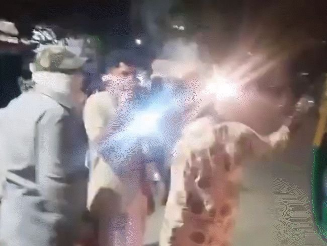 इंदूरमध्ये विषारी वायू पसरला, 5 जणांची प्रकृती बिघडली:लोकांना श्वास घेण्यास त्रास झाला, उलट्या झाल्या; लोक घरातून बाहेर पडले