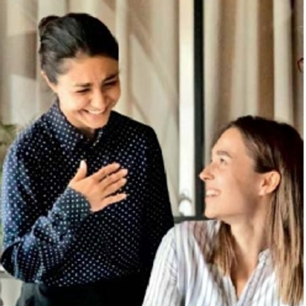 हसल्याने मेंदूत ‘फील गुड’ हार्मोन्स बाहेर पडतात:आपल्या चुकांवर हसायला शिका, मानसिक आरोग्य सुधारेल आणि चिंता कमी होईल