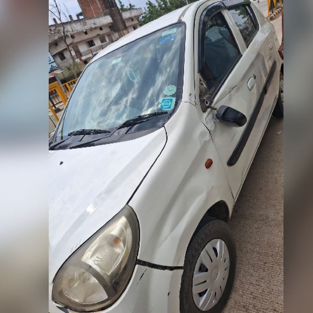 अड्याळमध्ये रेती माफियांची दादागिरी:कारवाई करणाऱ्या मंडळ अधिकाऱ्याच्या कारला ट्रकने उडवले; चालक-मालकावर गुन्हा दाखल