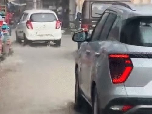 शिमल्यात मुसळधार पाऊस, दिवसा अंधार पसरला:रस्ते पाण्याने तुडुंब भरले, चंबा येथे ऑरेंज अलर्ट; 2 जुलैपर्यंत ढग बरसतील
