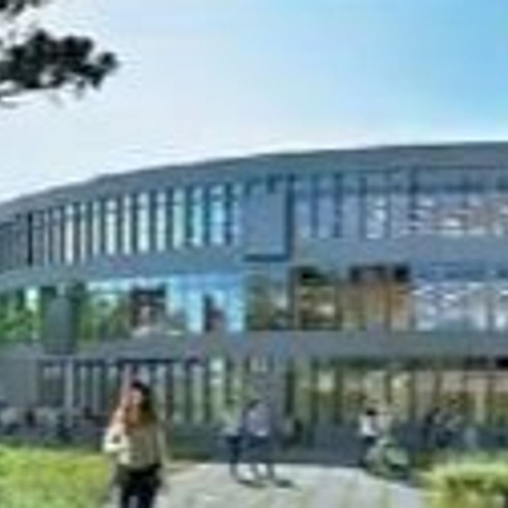 घड्याळासोबत अनुभवही देत आहेत स्विस घड्याळ कंपन्या:भव्य इमारतींमध्ये खासगी स्वयंपाकघर-खेळ सुविधा; कौशल्य-परंपरेशी ओळख करून देण्याचा प्रयत्न