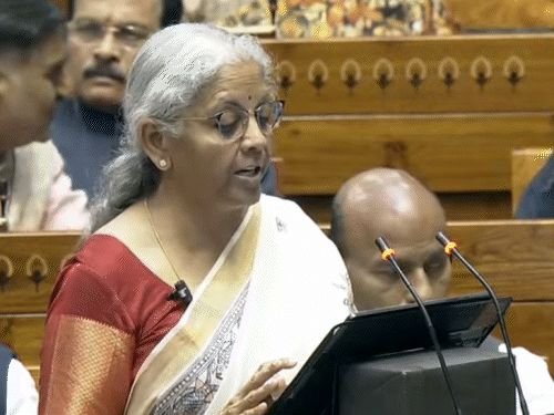 सीतारमण 75 वर्षांची अर्थसंकल्पीय परंपरा बदलतील:अर्थसंकल्पीय भाषणाच्या भाग B मध्ये अर्थव्यवस्थेचे व्हिजन शक्य, सध्या या भागात कर, धोरणात्मक घोषणा असतात