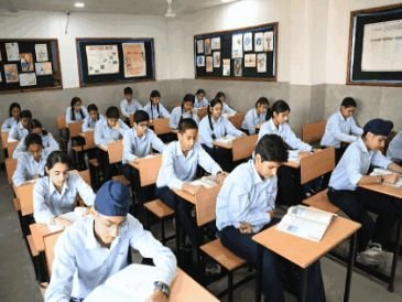 सुप्रीम कोर्टाचा त्रिभाषा धोरणावर बंदी घालण्यास नकार:म्हटले- कोणतीही भाषा शिकणे कधीही वाया जात नाही; CBSE ने या सत्रापासून केले लागू