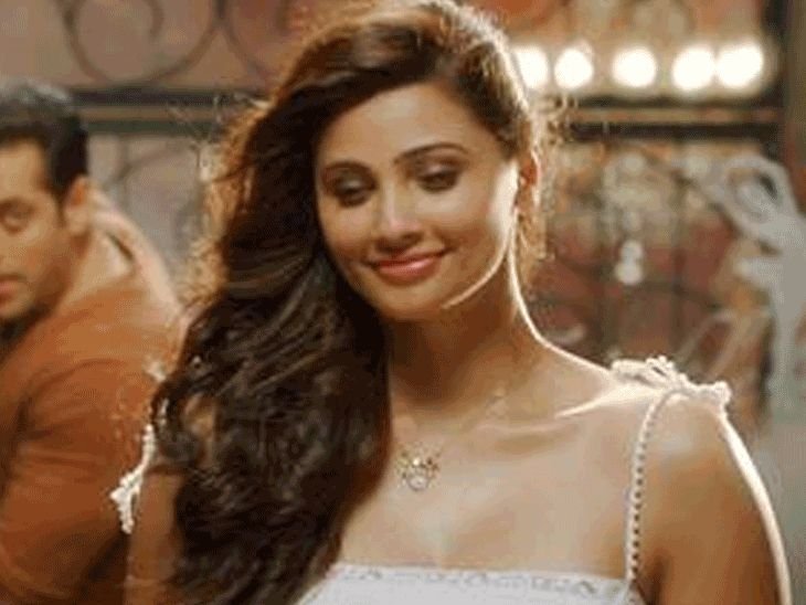 डेझी शाहने बीजांडे फ्रीज केली:अभिनेत्री म्हणाली- कुटुंबासाठी लग्न आवश्यक नाही