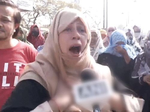 खामेनींचा मृत्यू- लखनौत शिया महिला छाती बडवून रडल्या:म्हणाल्या- ते सिंह होते, एक मरेल, हजार येतील; यूपीतून आखाती देशांची सर्व विमाने रद्द