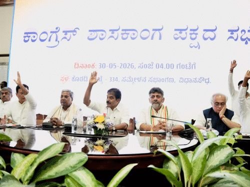 डीके शिवकुमार कर्नाटकचे 24 वे मुख्यमंत्री असतील:सिद्धरामय्यांनी नाव पुढे केले, त्यांचा मुलगाही मंत्री होईल; राज्याला 4 उपमुख्यमंत्रीही मिळतील