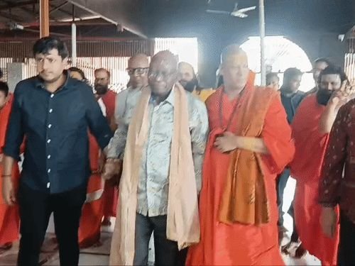 दक्षिण आफ्रिकेच्या माजी राष्ट्रपतींनी हरिद्वारमध्ये पूजा केली:सिद्धपीठातून नोव्हेंबरमध्ये होणाऱ्या निवडणुकीत विजयाची कामना केली, पहिल्यांदा उत्तराखंडमध्ये आले