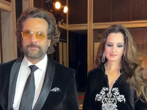 'ही माझी बहीण आहे, बायको नाही':बहीण लैलाला पत्नी समजल्याने फरदीन खानने पापाराझीची चूक सुधारली, पाहा व्हिडिओ