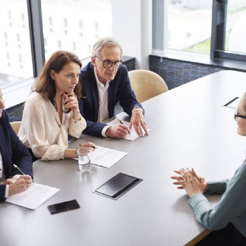 टिप्स:मुलाखतीत पहिले 30 सेकंद सर्वात महत्त्वाचे, सुरुवात मजबूत असावी; चुकीच्या देहबोलीमुळे 65% उमेदवार नाकारले जातात