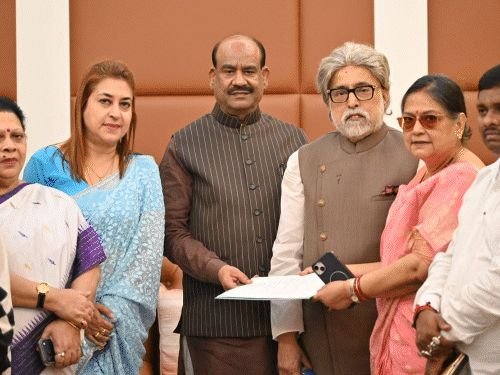 स्पीकर TMC च्या दोन्ही गटांची बाजू ऐकणार:ममता गटास बोलावले; बंडखोर MP च्या NCPI मध्ये जाण्यावर कायदेशीर मत घेणार