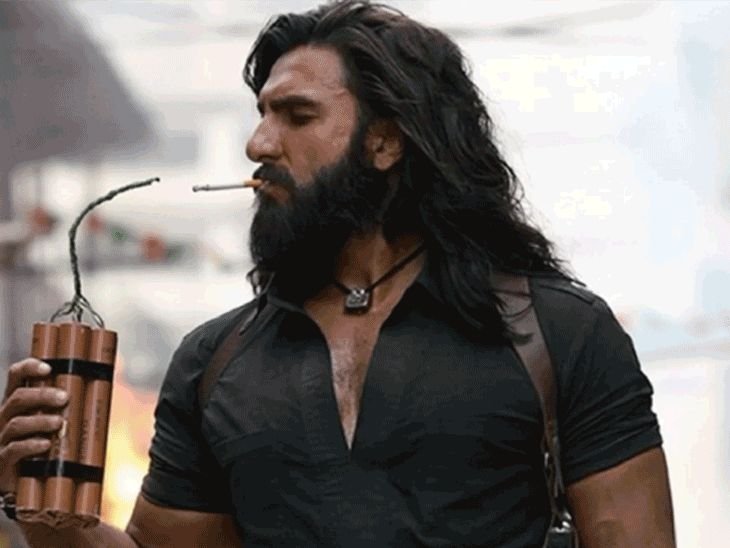 विकी कौशल म्हणाला- धुरंधर 2 चित्रपट निर्मितीचा सुवर्ण मानक:म्हटले- रणवीर सिंगच्या अभिनयाला तोड नाही; चित्रपटाच्या संपूर्ण टीमला धुरंधर म्हटले