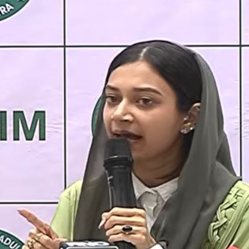 आमची सर्व कागदपत्रे कायदेशीर:MIM नगसेविका सहर शेख म्हणाली- सगळे आरोप बिनबुडाचे; वानखेडेवरील फोटोवरही स्पष्टीकरण