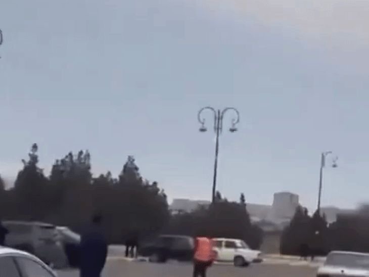 अझरबैजानच्या विमानतळ टर्मिनलवर ड्रोन हल्ला:भारताने खामेनेई यांच्या निधनावर शोक व्यक्त केला; युद्धाची 15 छायाचित्रे...