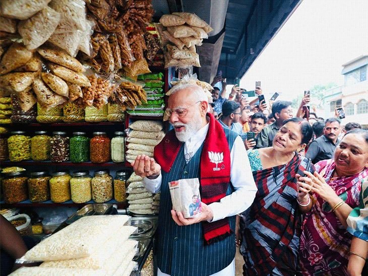 पाच राज्यांमध्ये निवडणुका संपल्या, 11 फोटो:बंगालमध्ये मोदींनी झालमुडी खाल्ली, ममता स्कूटरवर स्वार; राहुल यांनी केरळमध्ये सायकल चालवली