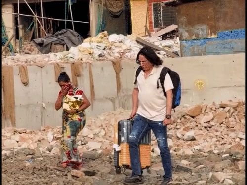 मुंबईच्या रस्त्यांवर जड सूटकेस उचलताना दिसला राहुल रॉय:अनेकांनी ओळखले नाही, बदललेल्या लुकने धक्का बसला, कधीकाळी राष्ट्रीय क्रेझ होता