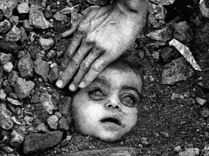 भोपाळ-दुर्घटनेचे हे छायाचित्र काढणारे रघु राय यांचे निधन:म्हटले होते- त्या निष्पाप चेहऱ्यातील शांतता कोणत्याही किंकाळीपेक्षा जास्त तीव्र होती