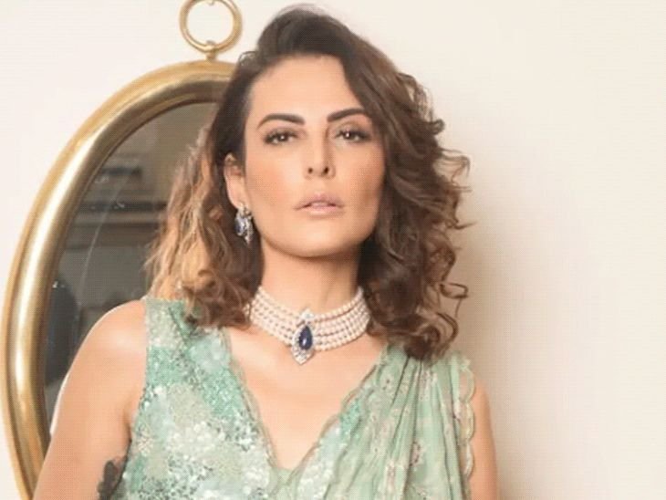 बोमन इराणींवर संतापली मंदाना करीमी:म्हटले- जेव्हा इराणी मरत होते, तेव्हा तुमचा आवाज कुठे होता; अभिनेत्याने ट्रम्पवर टीका केली होती