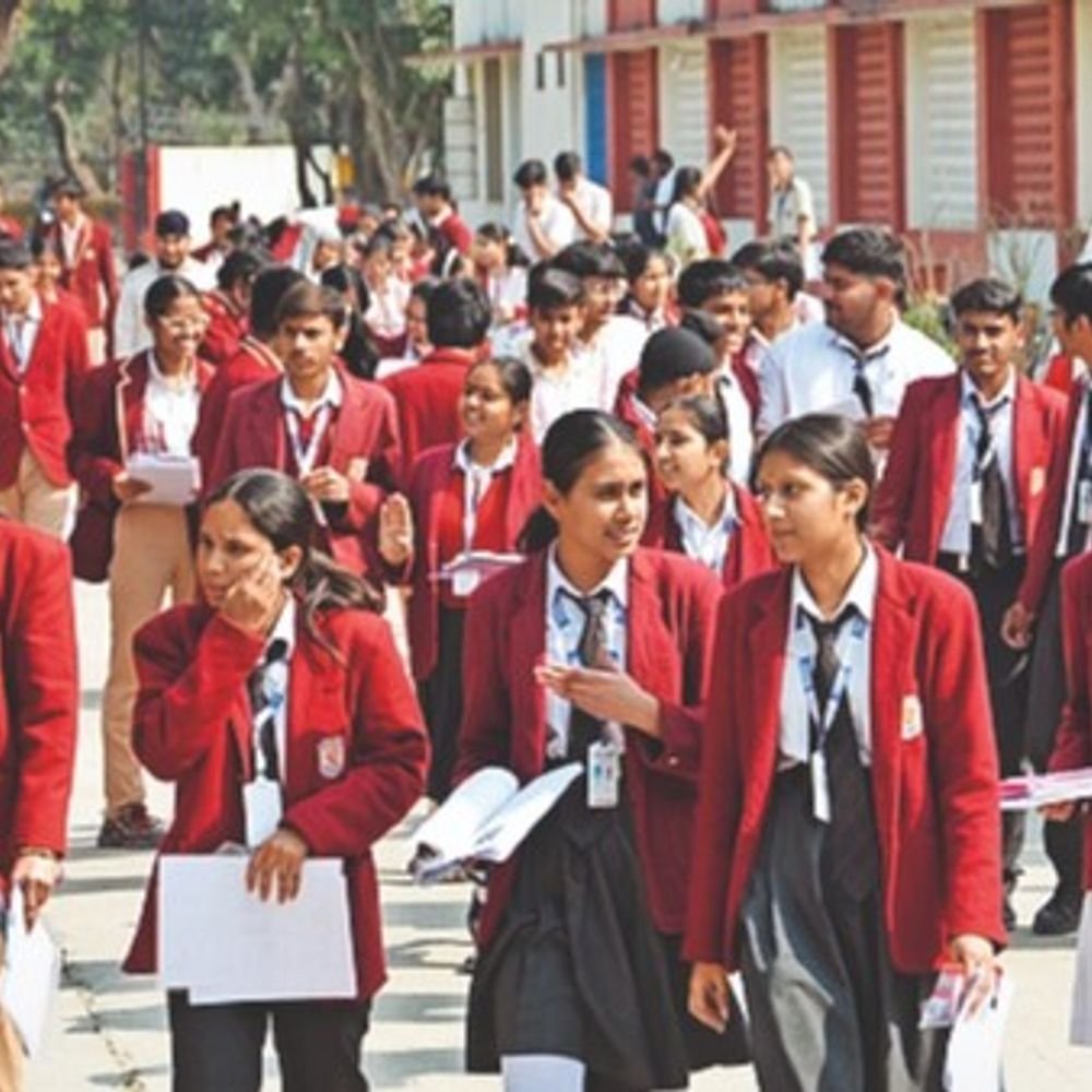 पहिल्यांदाच एप्रिलमध्ये CBSE 10वी-12वीचा निकाल येणार!:10वीच्या विद्यार्थ्यांना 'गुण सुधारण्याची' दुसरी संधी मिळणार; मे महिन्यात दुसरी परीक्षा प्रस्तावित