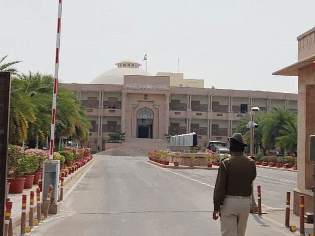 एका तरुणीवर दोन पतींचा दावा, वेगवेगळ्या उच्च न्यायालयात पोहोचले:अनोख्या प्रेमकथेची कायदेशीर लढाई, राजस्थान आणि जम्मू-काश्मीरमध्ये याचिका