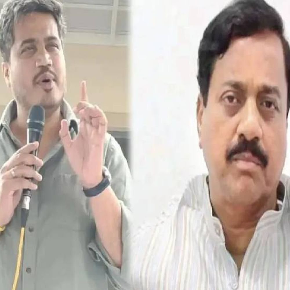 अजित पवारांचे फोटो बॅनरवरून गायब:रोहित पवारांची तटकरेंवर टीका, म्हणाले - बटाईदाराने सातबारा स्वतःच्या नावावर करण्याचा प्रकार