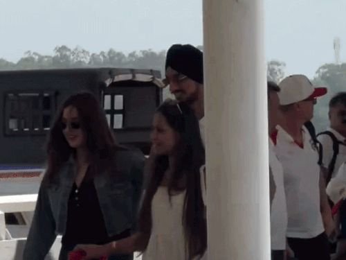 क्रिकेटर अर्शदीप आणि मॉडेल समरीनचा VIDEO:चंदीगड विमानतळावर बोलताना दिसले; दोघांनी एकाच गुरुद्वाराचे फोटोही शेअर केले