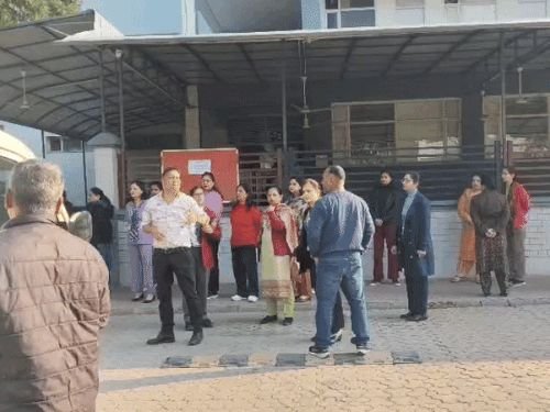 मोहालीतील शाळा-महाविद्यालये उडवण्याची धमकी:ईमेलमध्ये लिहिले- बॉम्बस्फोट दुपारी 1.11 वाजता, पंजाबच्या मुख्यमंत्र्यांना मानवी बॉम्बने उडवू