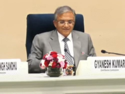 मुख्य निवडणूक आयुक्तांना हटवण्याचा प्रस्ताव तयार:लोकसभेतील १२०, राज्यसभेतील ६० खासदारांनी स्वाक्षऱ्या केल्या, आज संसदेत सादर केला जाऊ शकतो