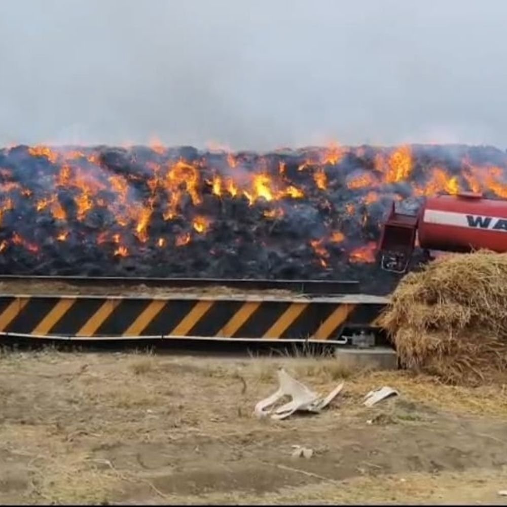 इंदोरा बायोमास बँकेला आग, 4 कोटींचे नुकसान:3 हजार टन तणस जळून खाक, इथेनॉल निर्मितीसाठी साठा